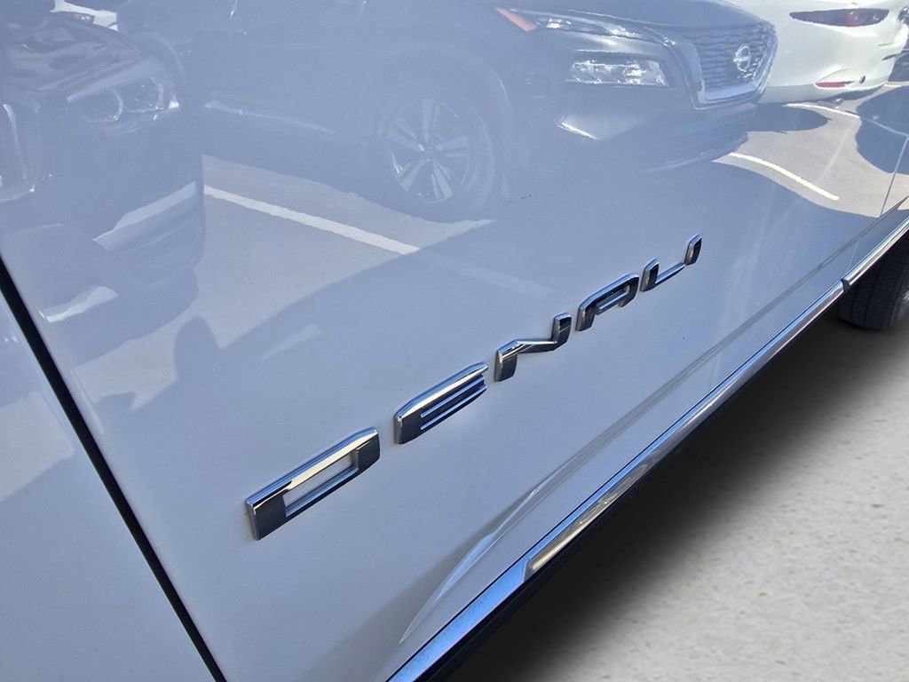 Used 2023 GMC Yukon Denali image 10