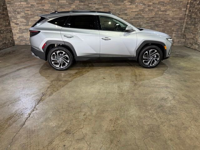 Used 2025 Hyundai Tucson Limited AWD/4WD image 10