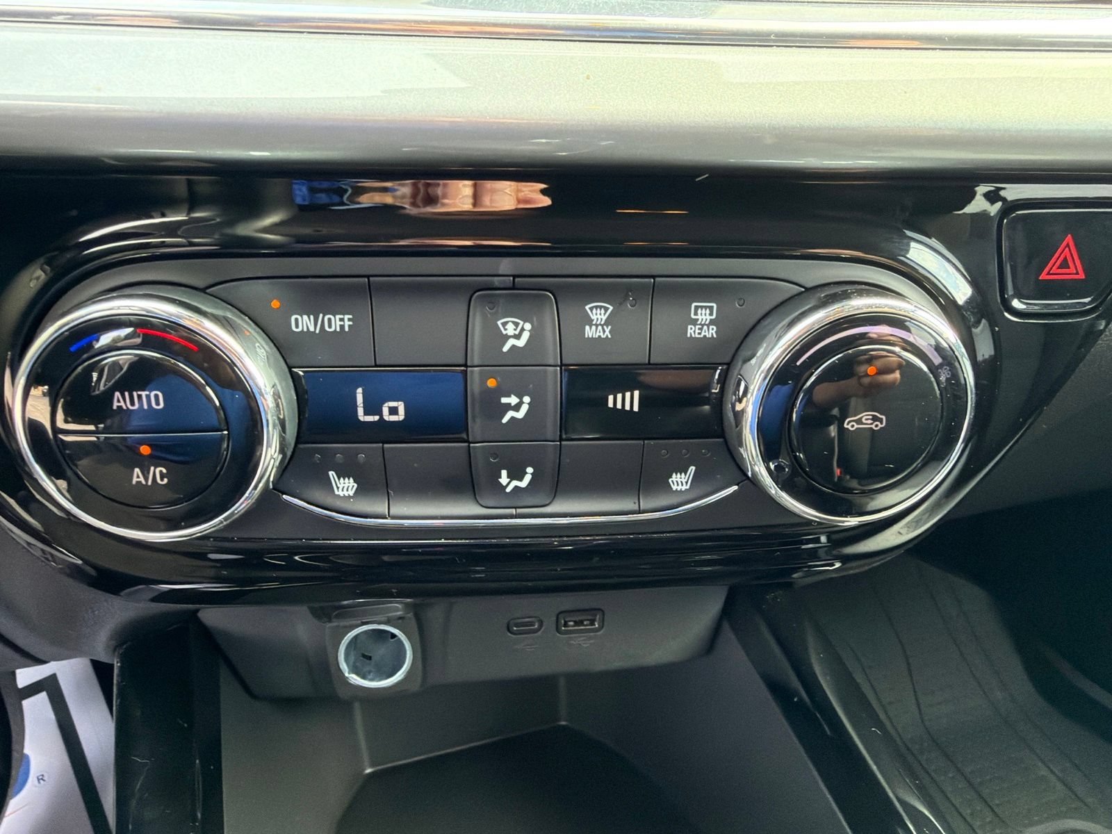 Used 2024 Chevrolet Trax LT w/ Driver Confidence Package FWD image 20