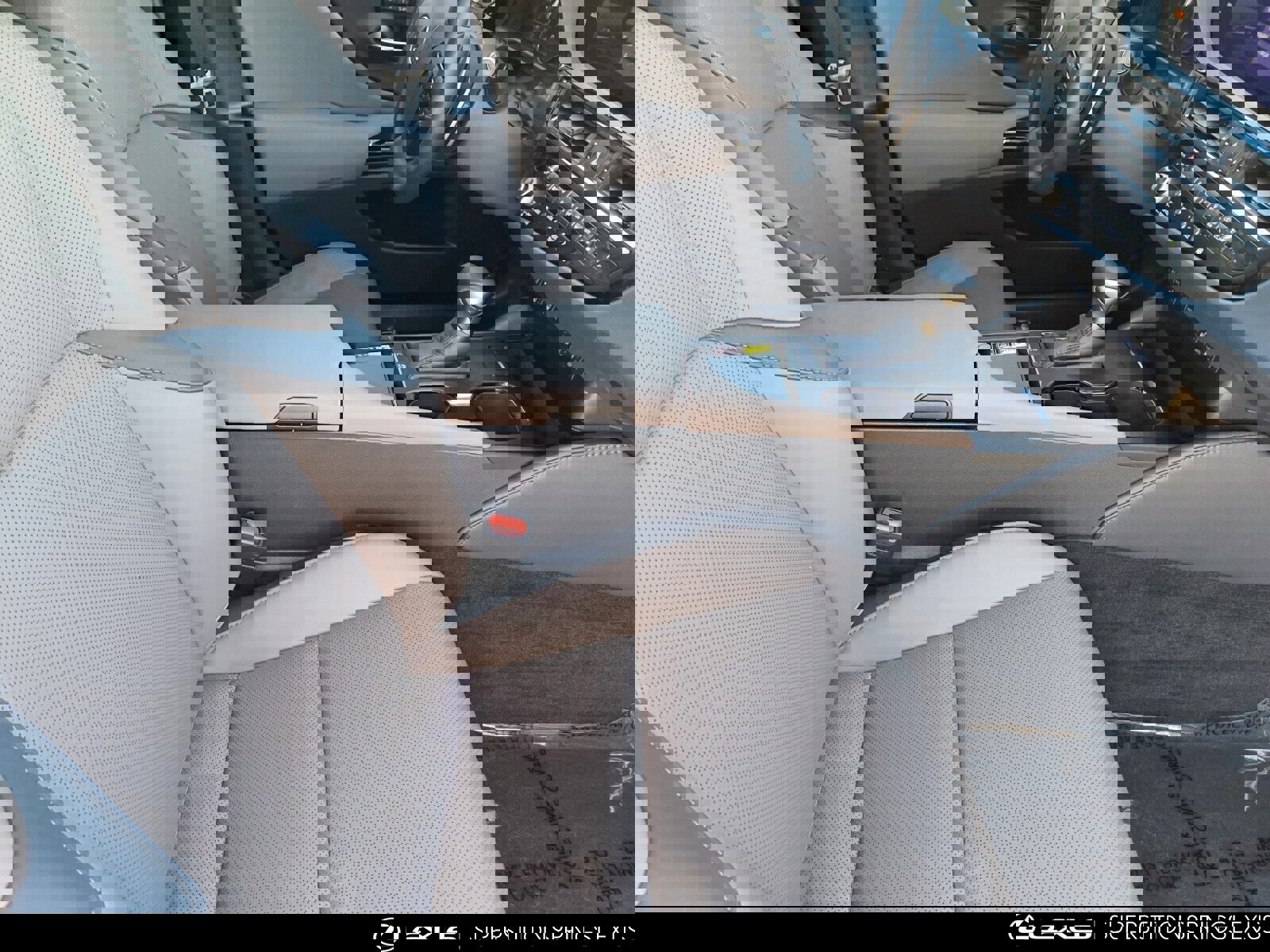 Used 2025 Lexus ES 300h w/ Premium Package image 32