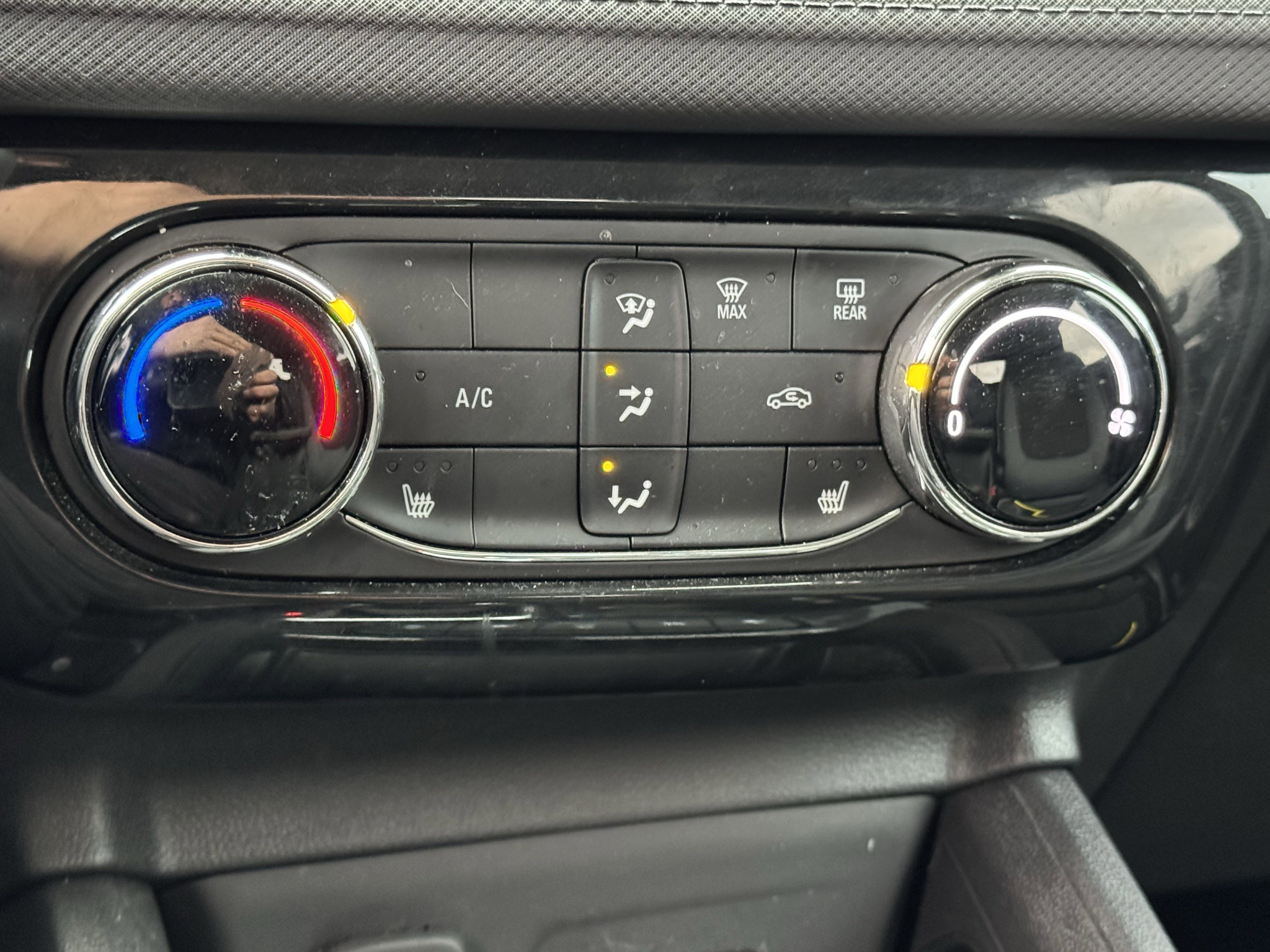 Used 2024 Chevrolet TrailBlazer LT w/ LT Cold Weather Package image 10