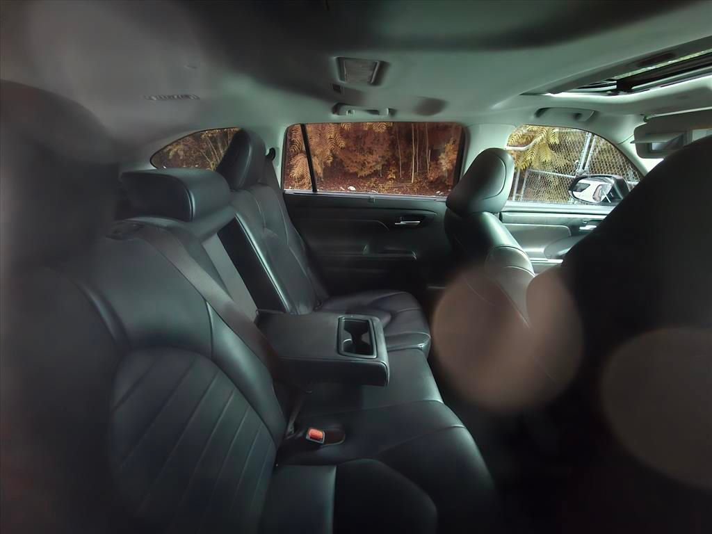 Used 2021 Toyota Highlander XLE FWD image 6