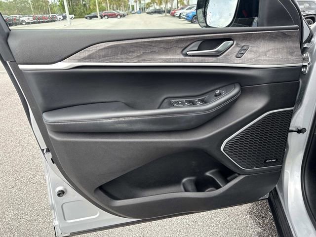 Used 2022 Jeep Grand Cherokee L Limited w/ Black Appearance Package RWD image 18