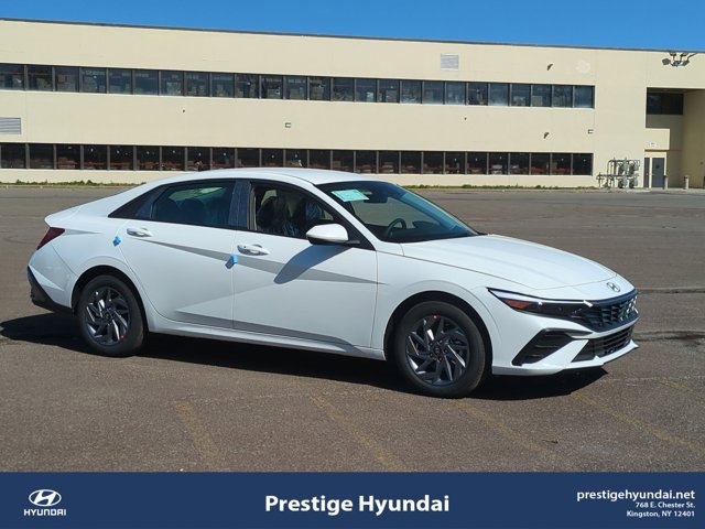 Used 2025 Hyundai Elantra Blue