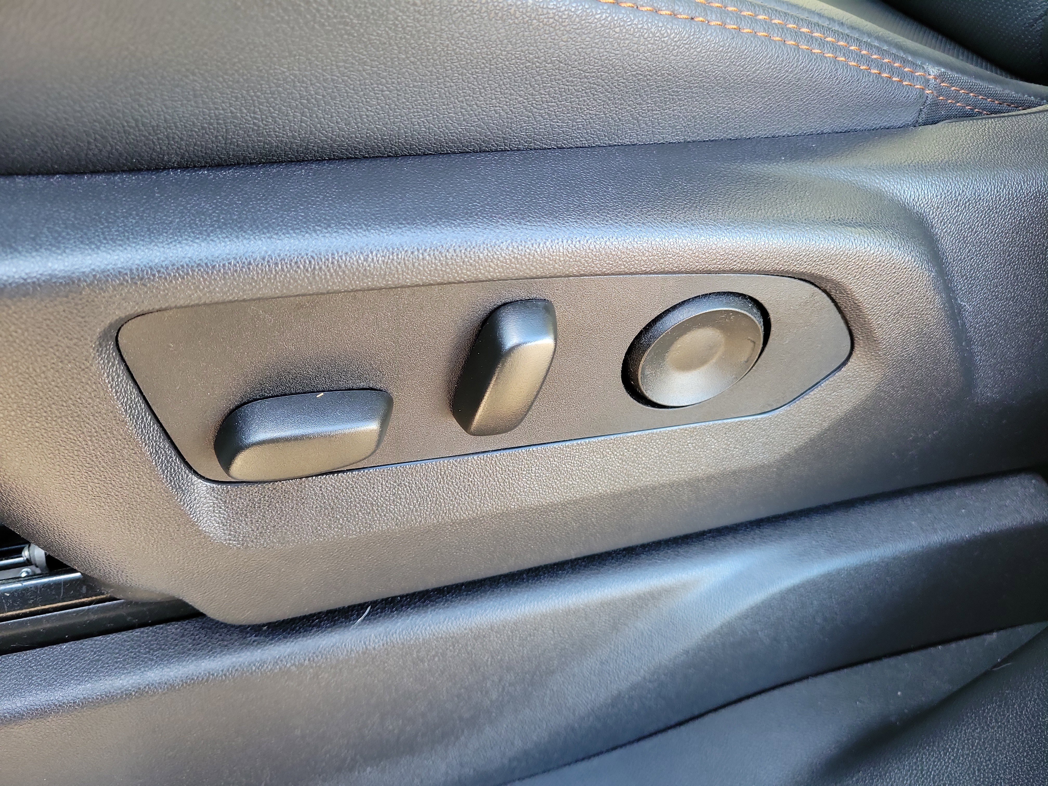 Used 2025 GMC Sierra 3500 AT4 w/ AT4 Premium Plus Package image 16