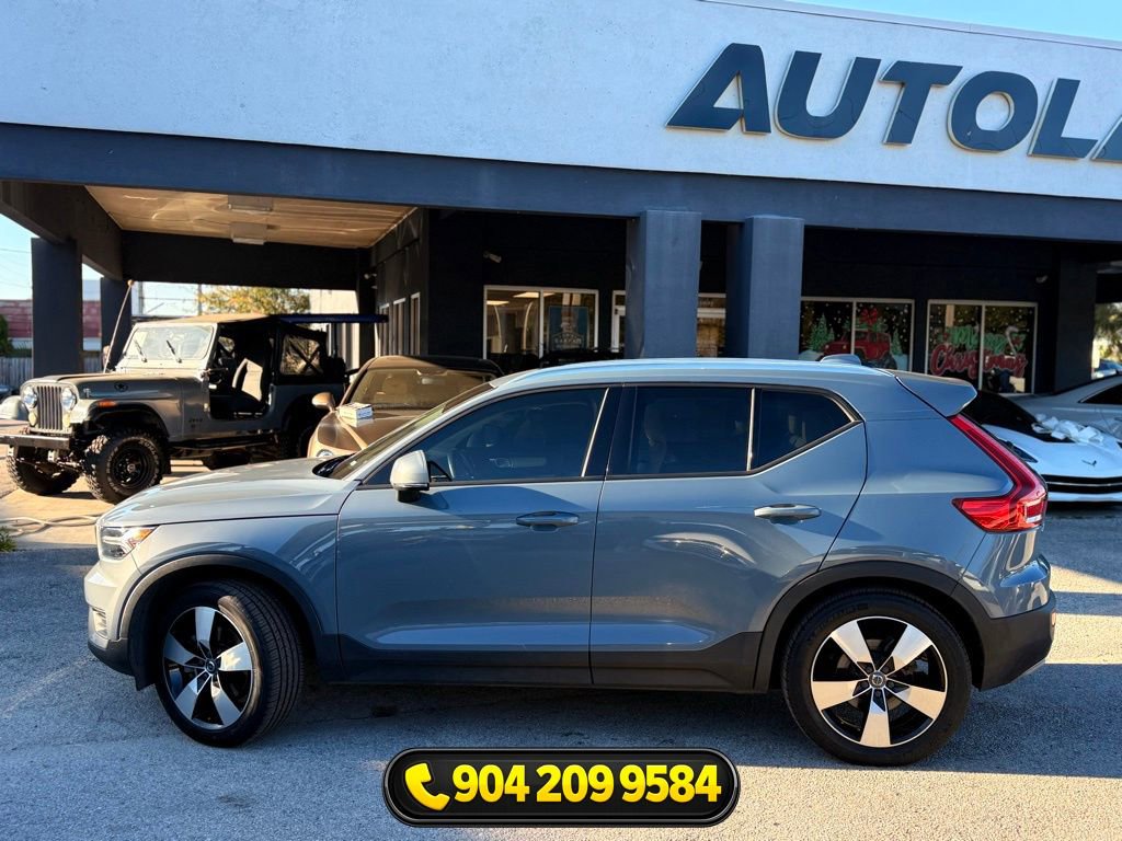 Used 2020 Volvo XC40 T5 Momentum w/ Protection Package Premier image 3