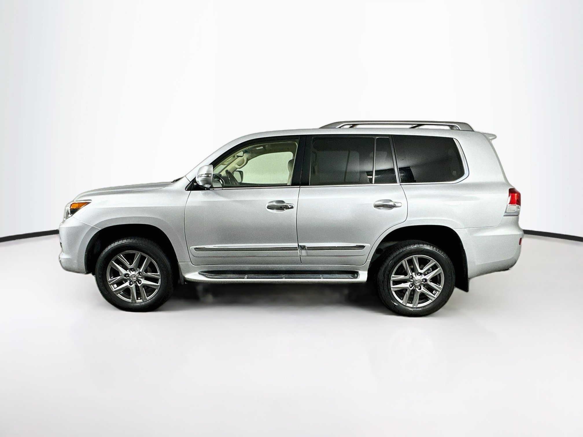 Used 2014 Lexus LX 570 4WD image 4