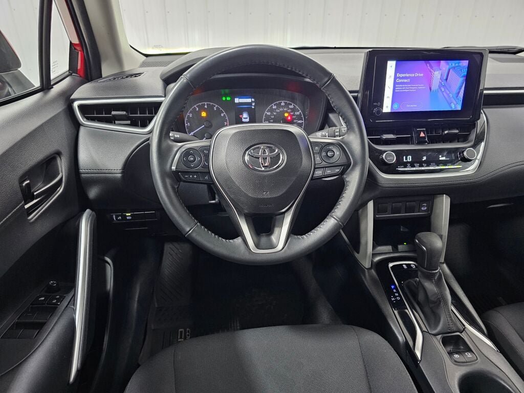 Used 2024 Toyota Corolla Cross LE AWD/4WD image 14