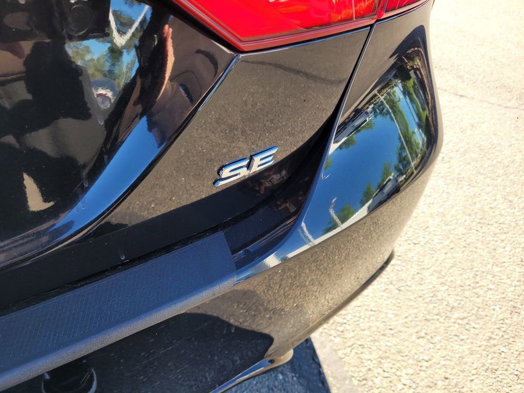 Used 2018 Toyota Camry SE image 6