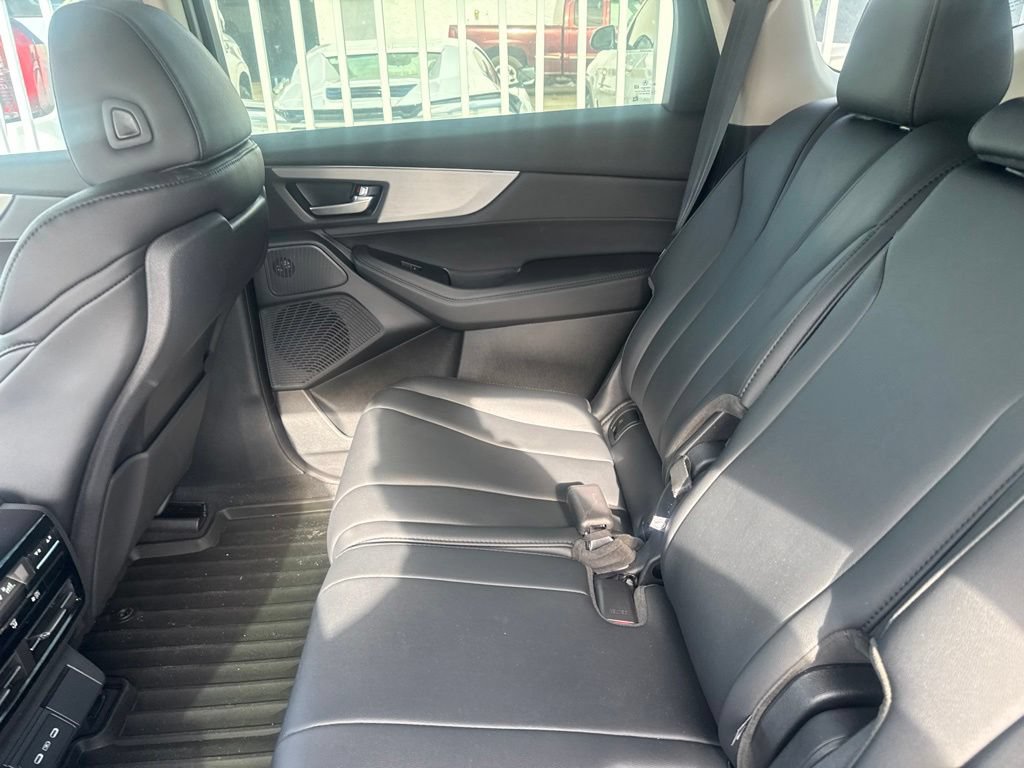 Used 2025 Acura MDX FWD image 9
