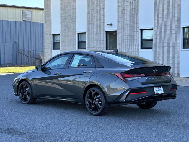 Used 2026 Hyundai Elantra Sport FWD image 2