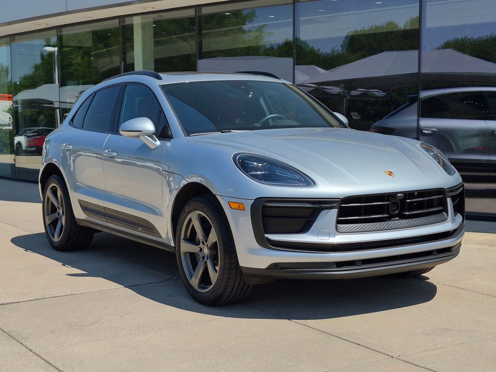 Certified 2026 Porsche Macan AWD/4WD image 7