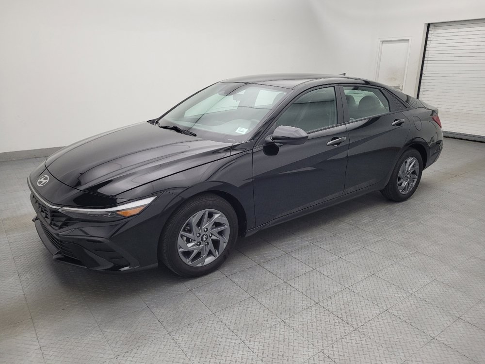 Used 2024 Hyundai Elantra SEL FWD image 2