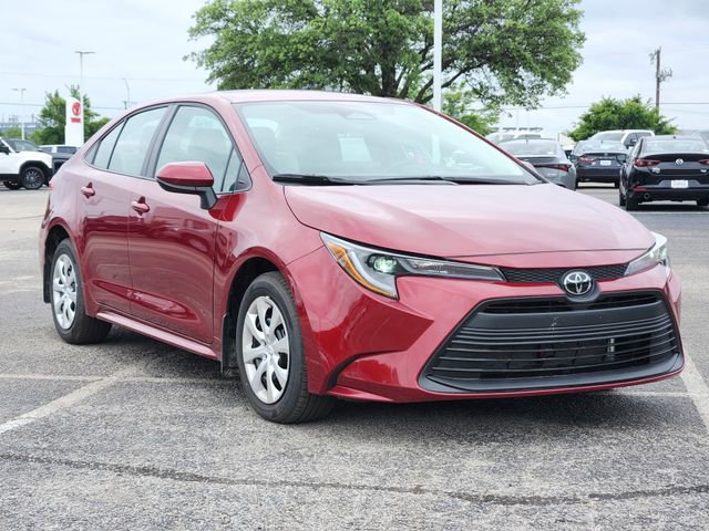 Used 2025 Toyota Corolla LE FWD image 2