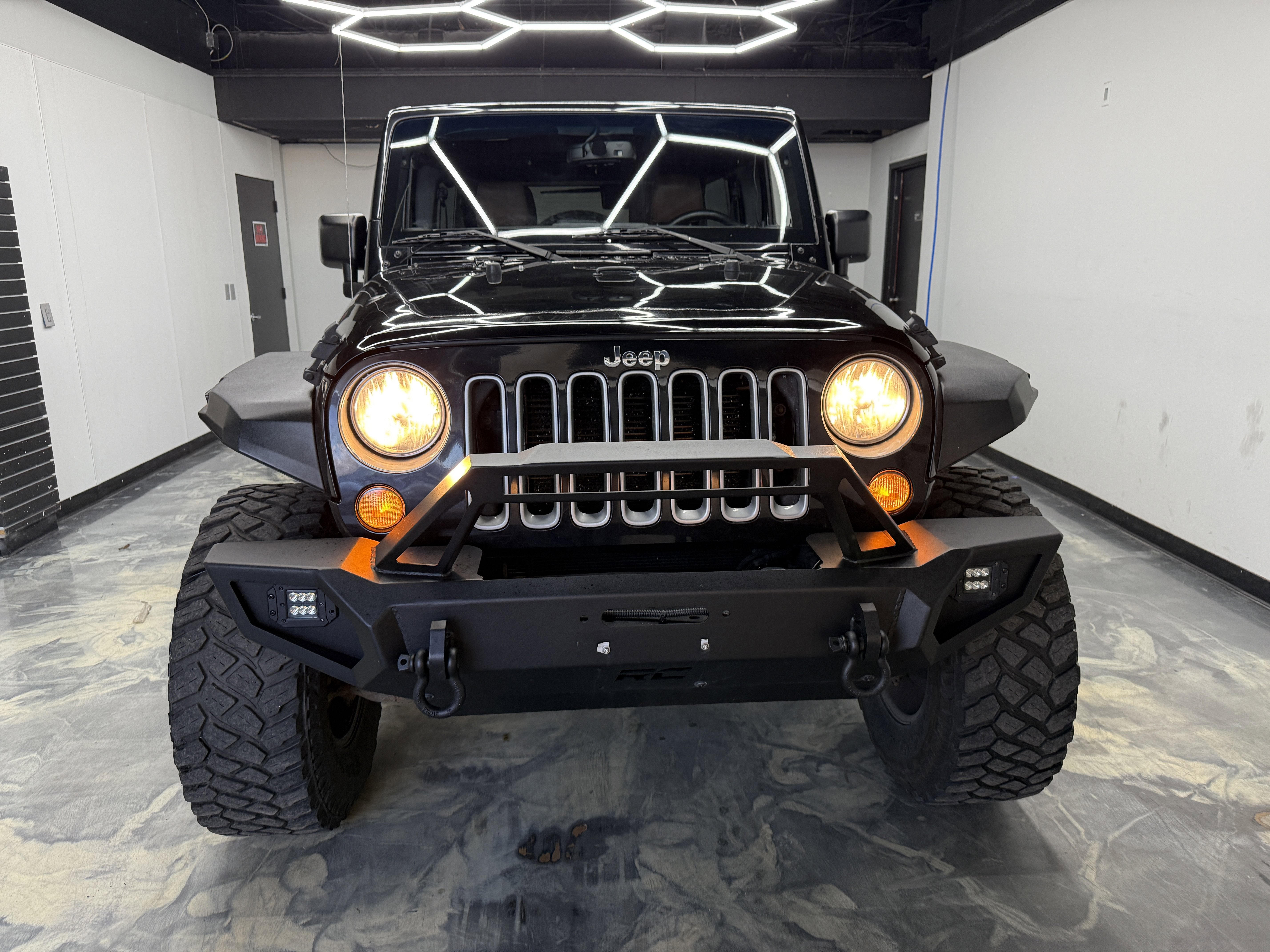 Used 2016 Jeep Wrangler Unlimited Sahara w/ Connectivity Group image 7