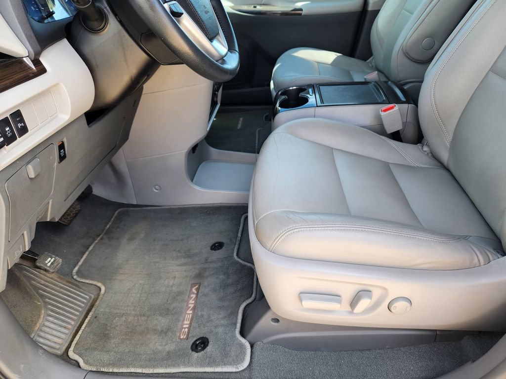 Used 2019 Toyota Sienna XLE Premium AWD/4WD image 14