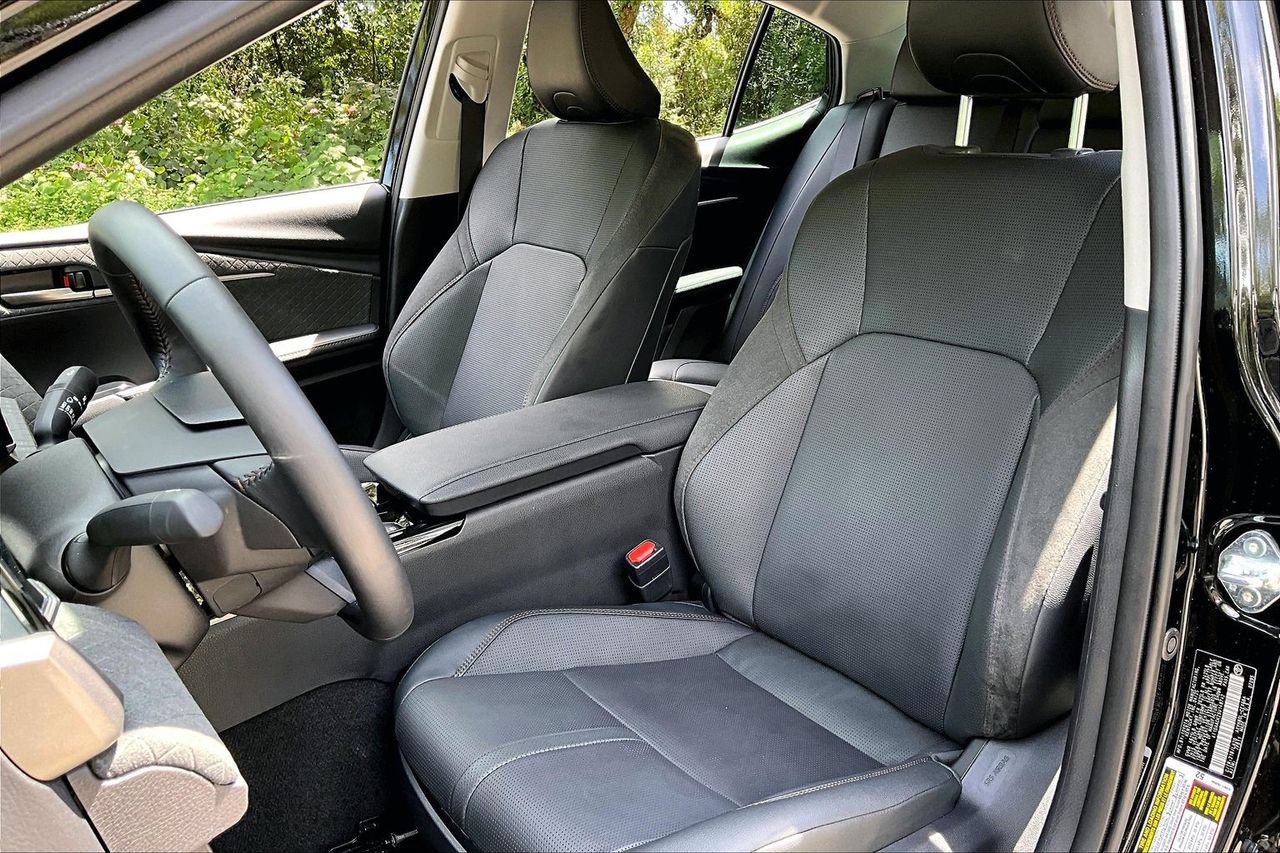 Used 2025 Toyota Camry XLE FWD image 18