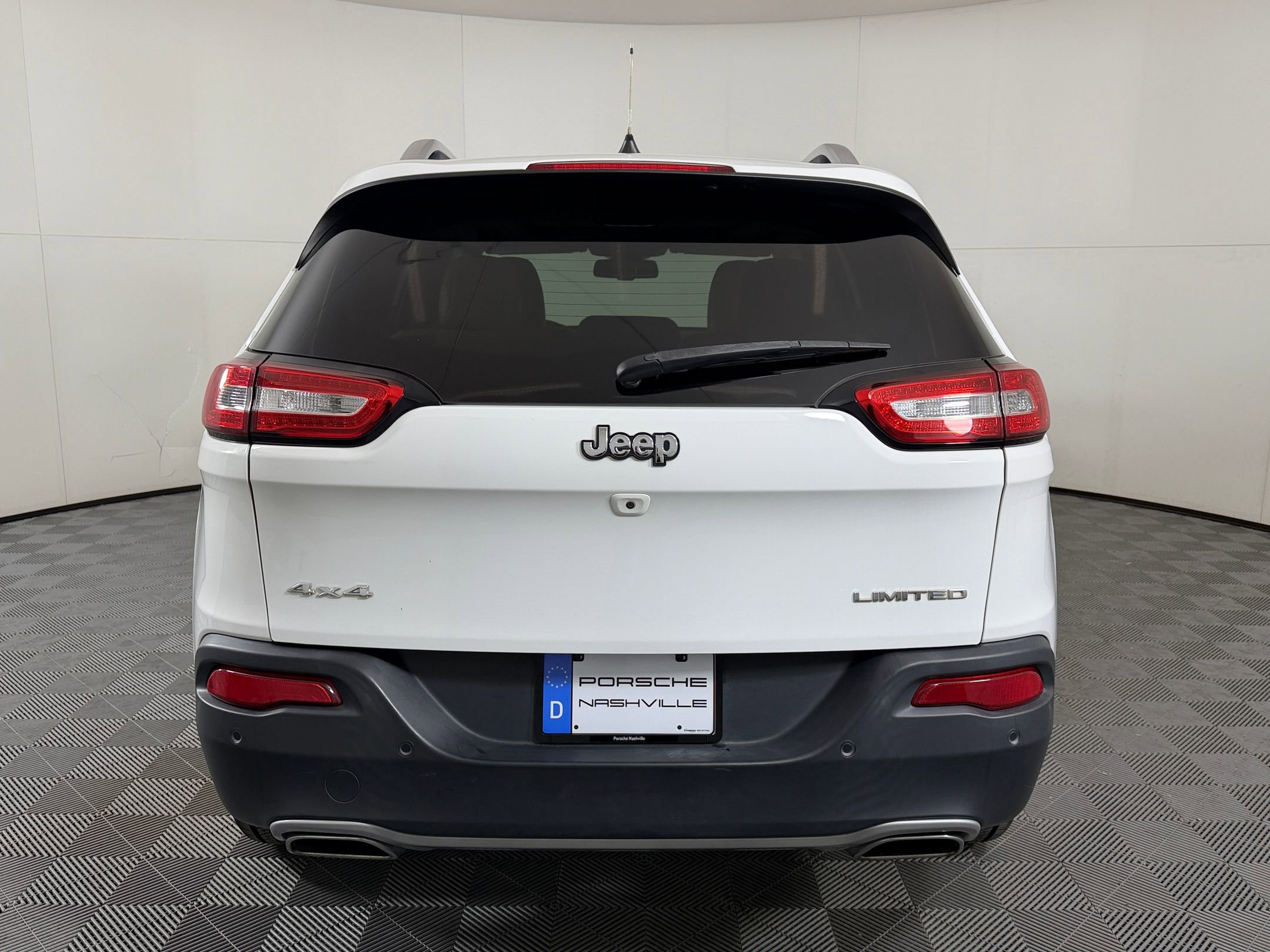 Used 2016 Jeep Cherokee Limited w/ Luxury Group image 11