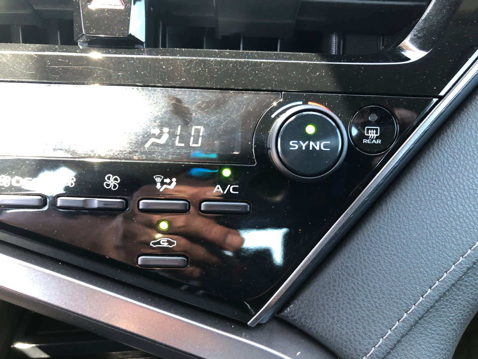 Used 2022 Toyota Camry LE AWD/4WD image 16