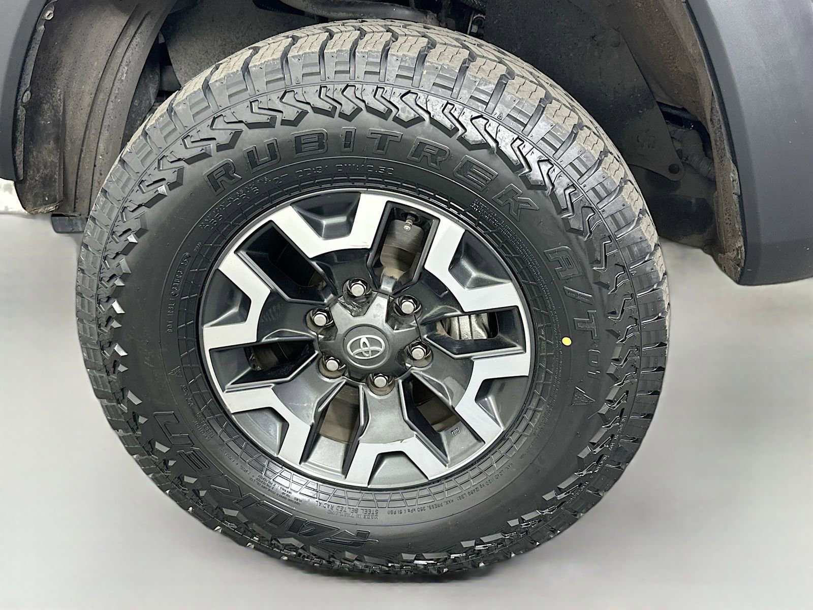 Certified 2022 Toyota Tacoma TRD Off-Road AWD/4WD image 29