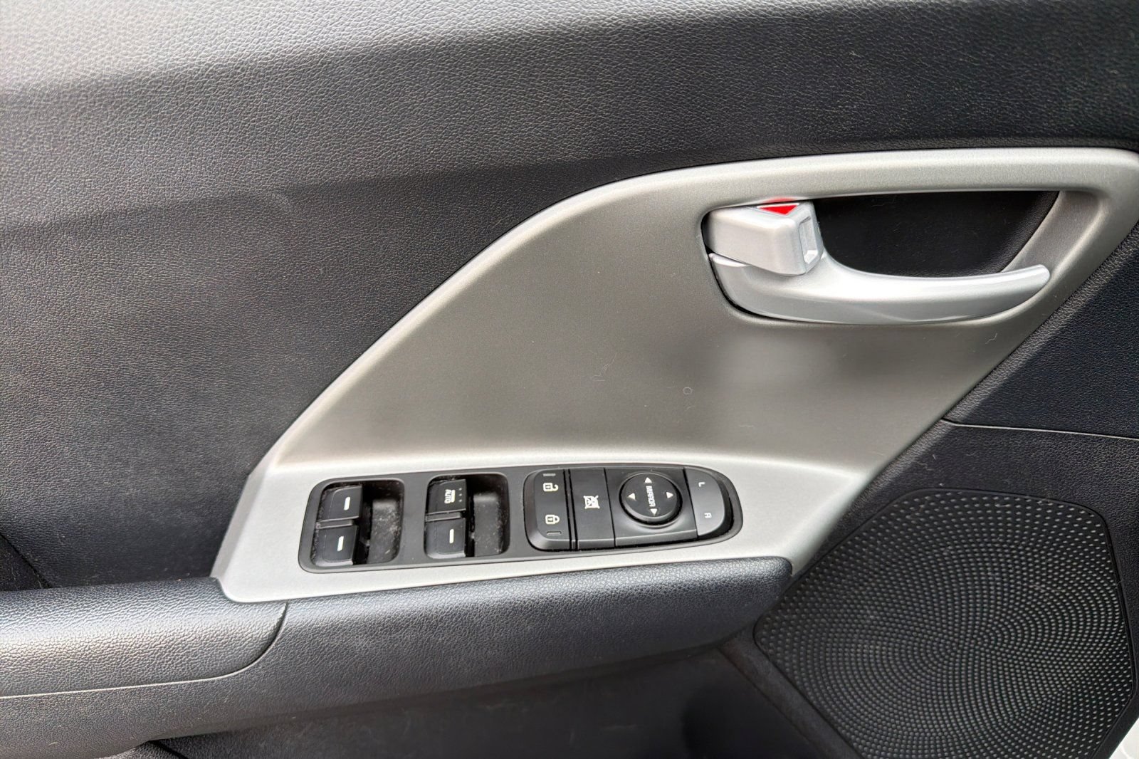 Used 2019 Kia Niro LX FWD image 10