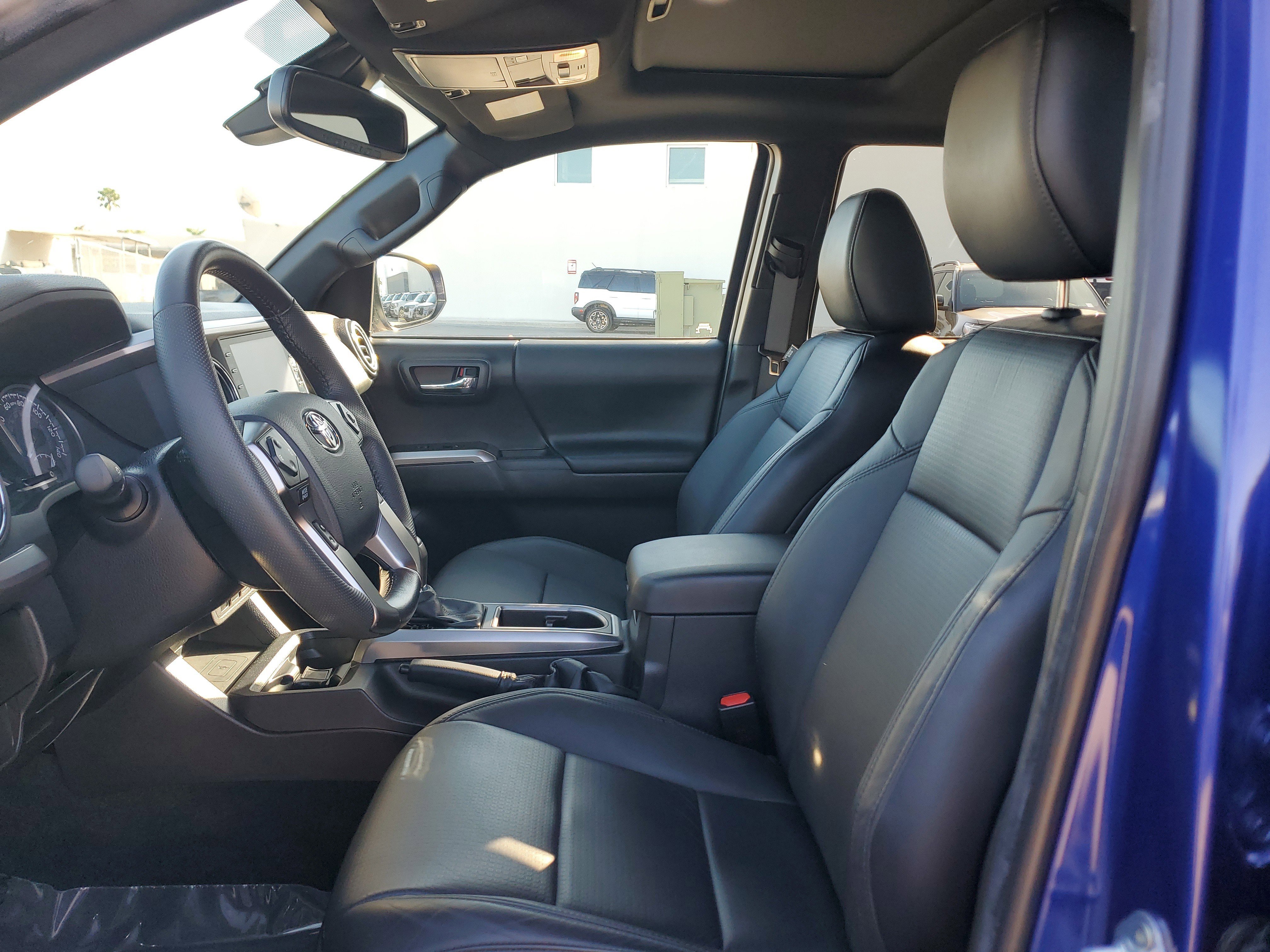 Used 2022 Toyota Tacoma Limited image 12