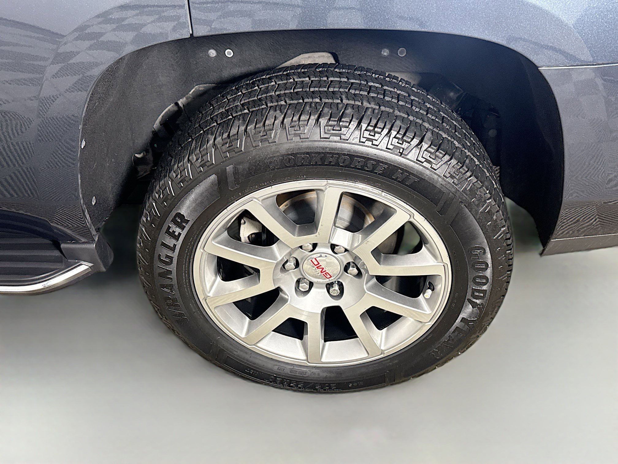 Used 2020 GMC Yukon Denali w/ Enhanced Security Package image 37