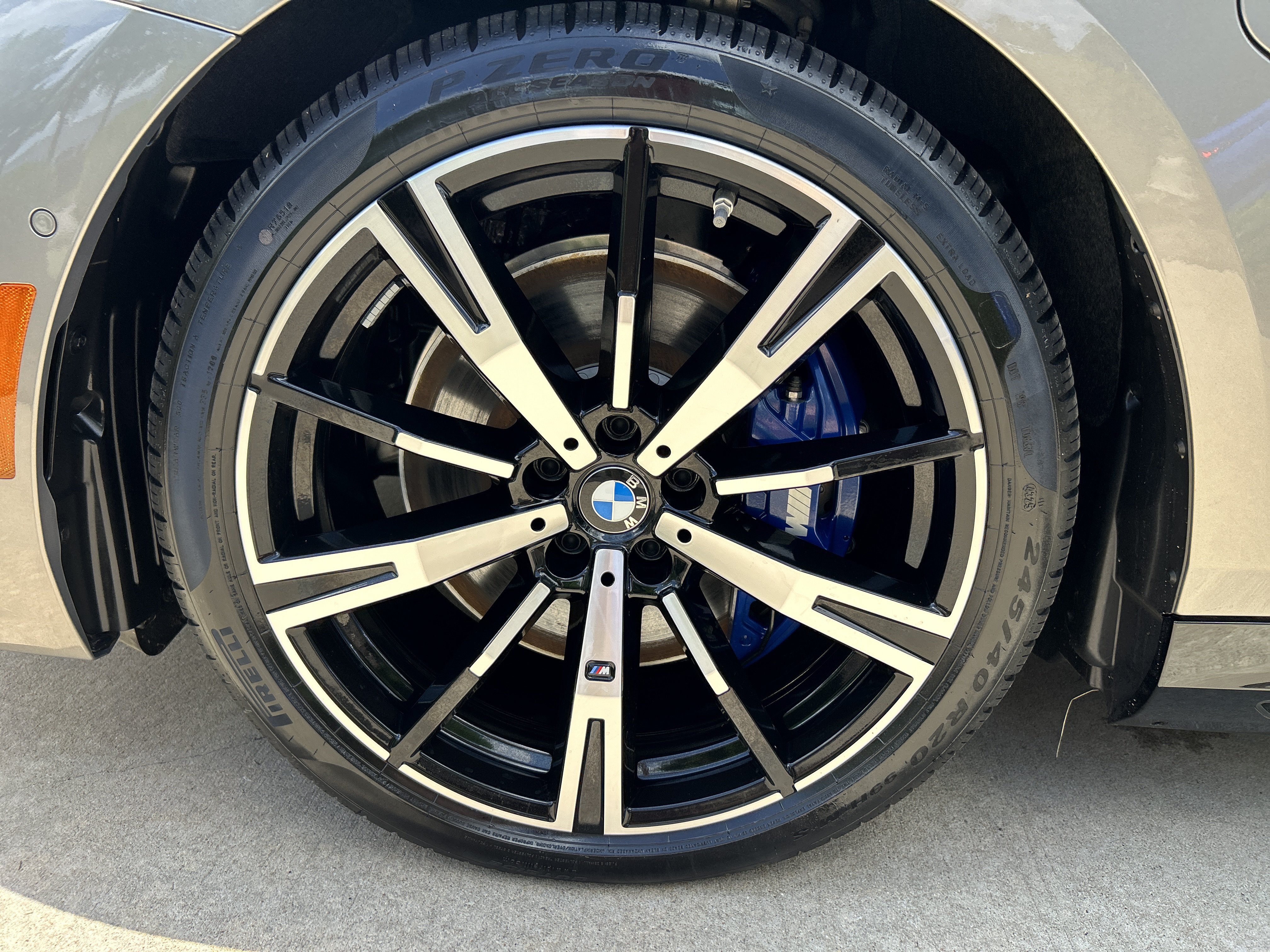 New 2026 BMW 550e xDrive AWD/4WD image 25