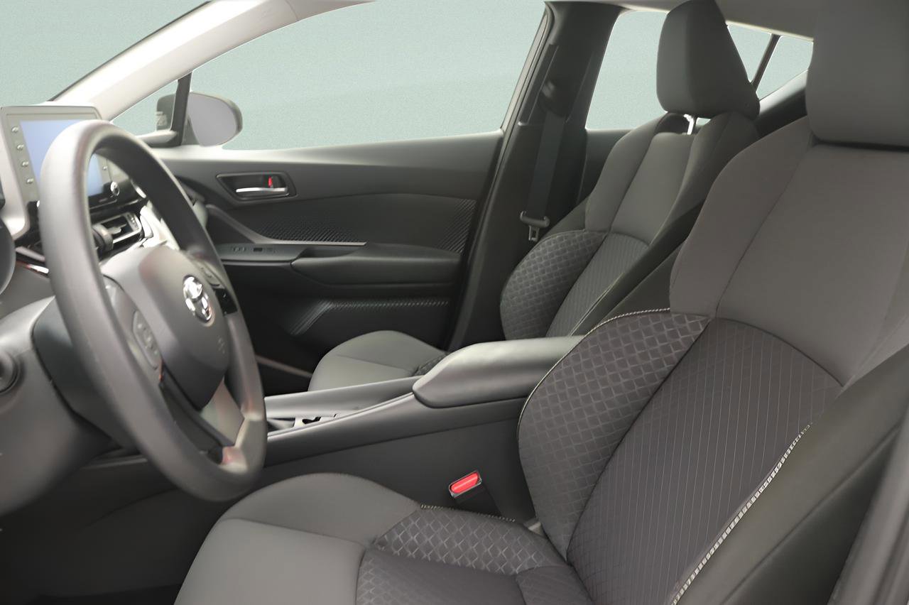 Used 2020 Toyota C-HR LE image 28