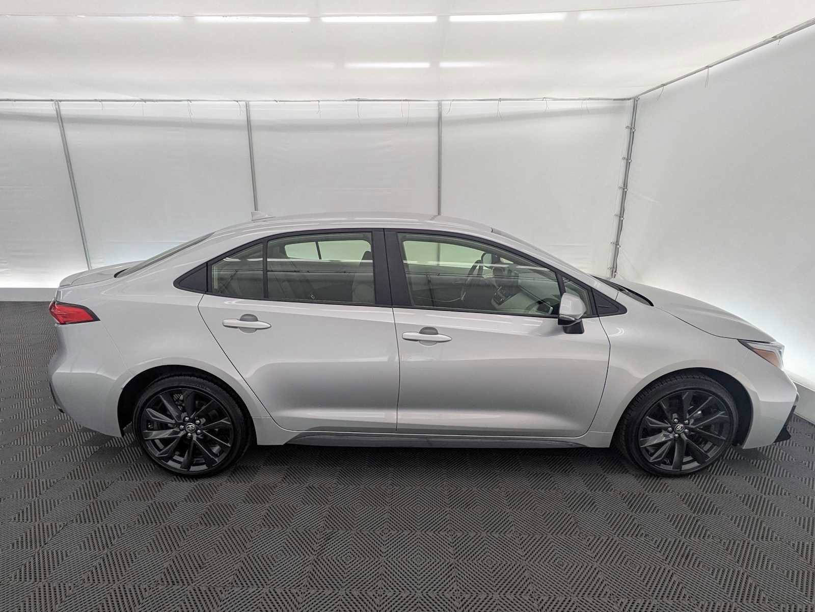 Used 2025 Toyota Corolla SE w/ Convenience Package FWD image 7