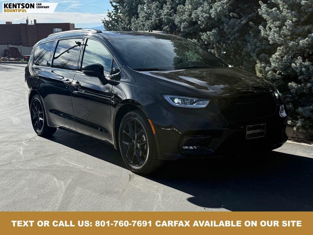 Used 2025 Chrysler Pacifica Limited image 11