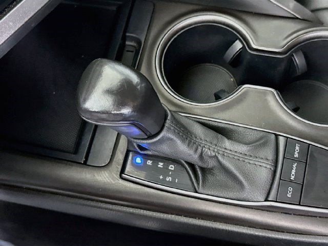 Used 2023 Toyota Camry SE w/ Convenience Package FWD image 19