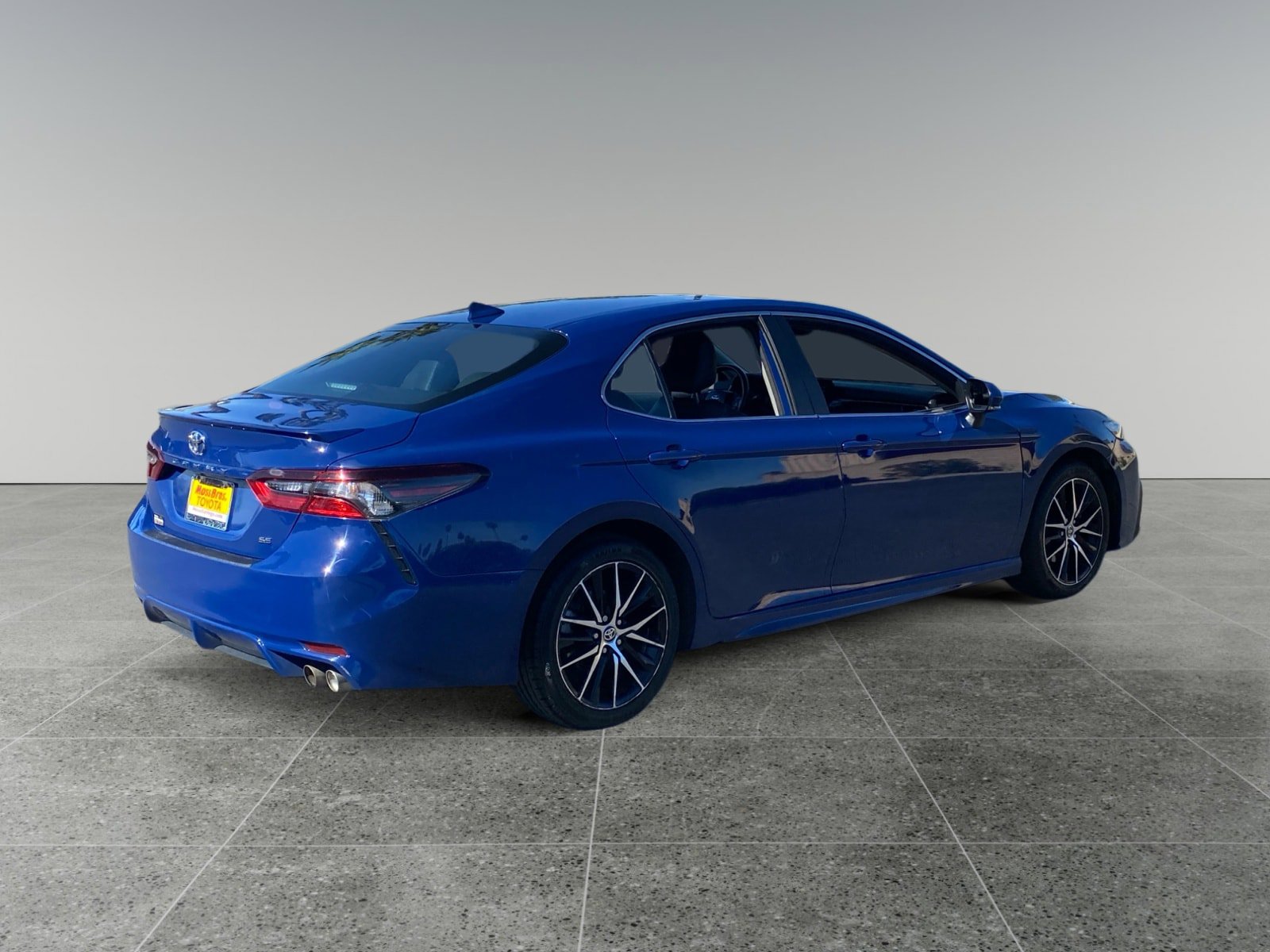 Used 2024 Toyota Camry SE FWD image 5