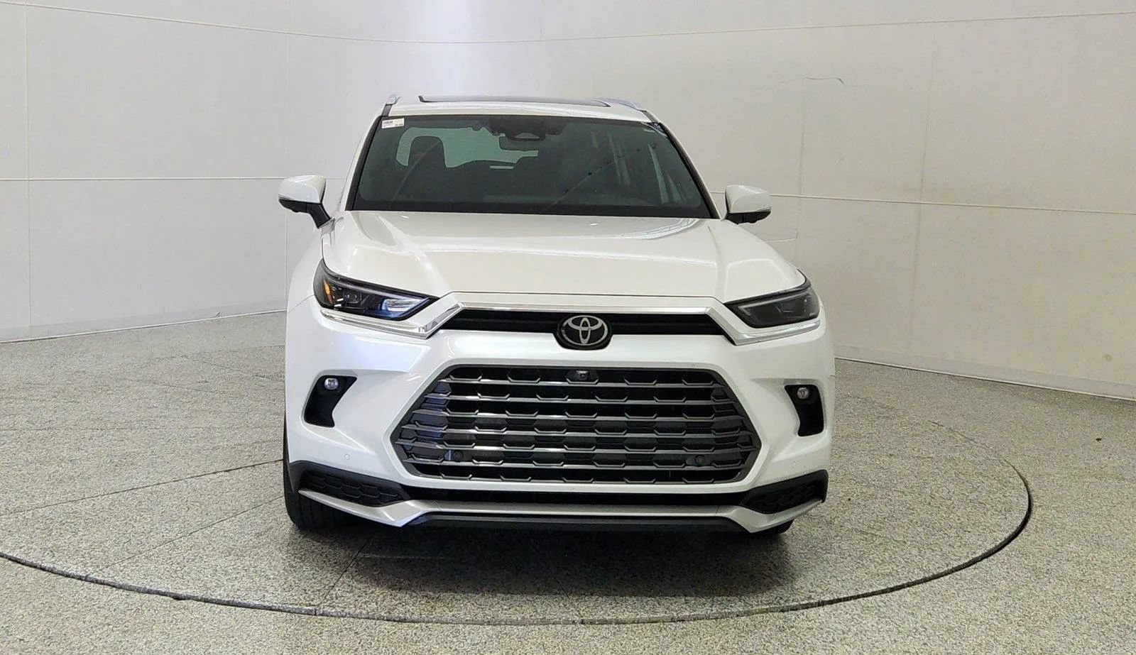 Used 2024 Toyota Grand Highlander AWD Hybrid image 2