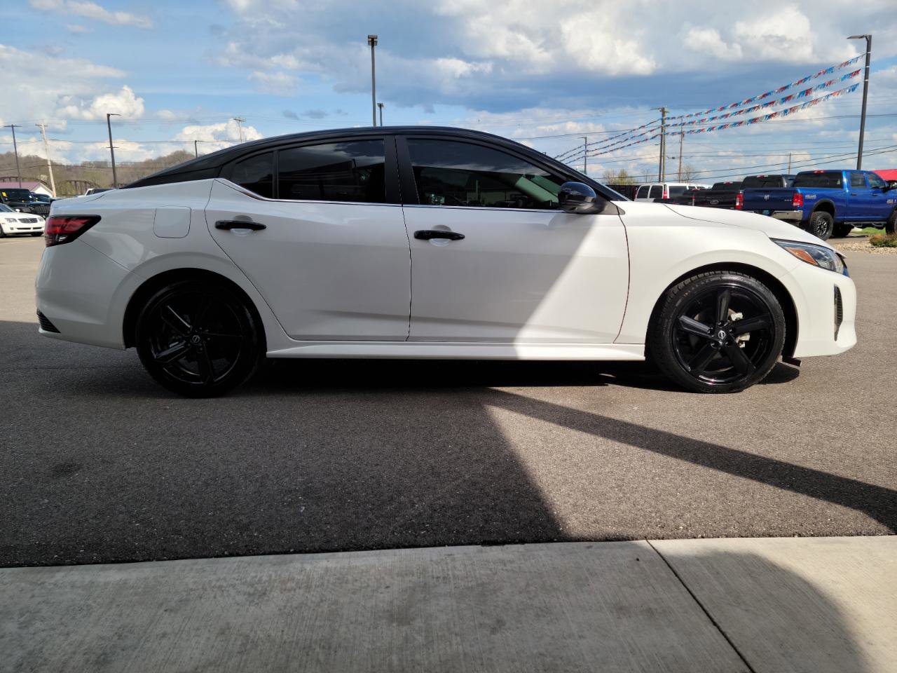 Used 2024 Nissan Sentra SR w/ SR Premium Package image 20