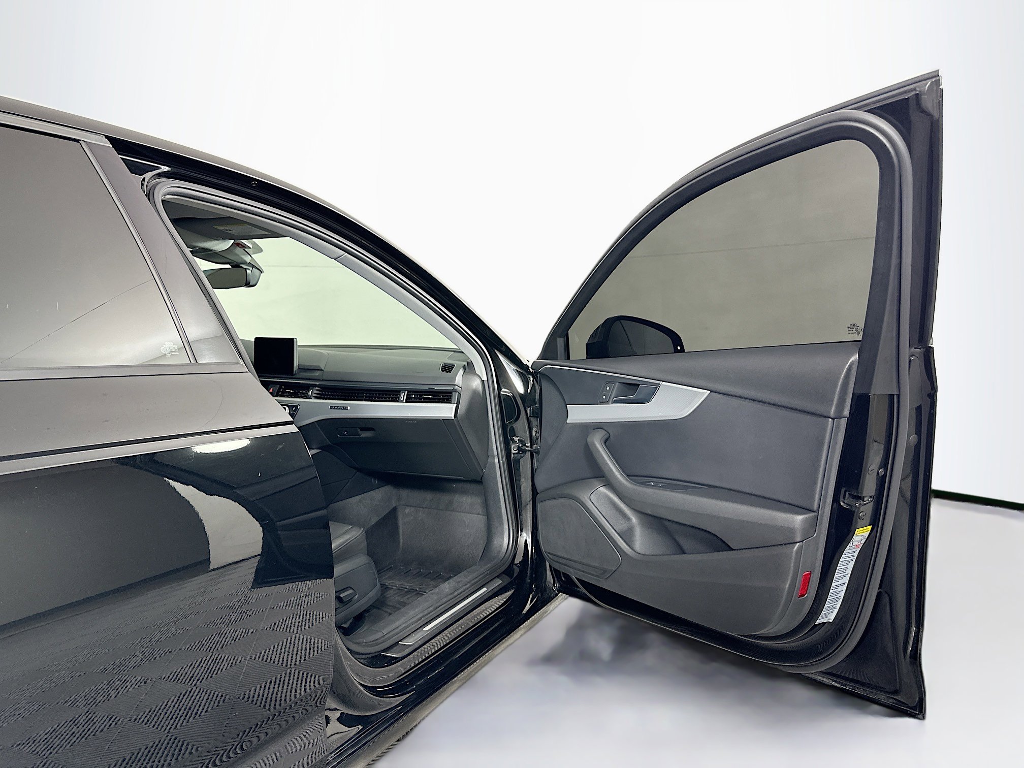 Used 2017 Audi A4 2.0T Premium image 32