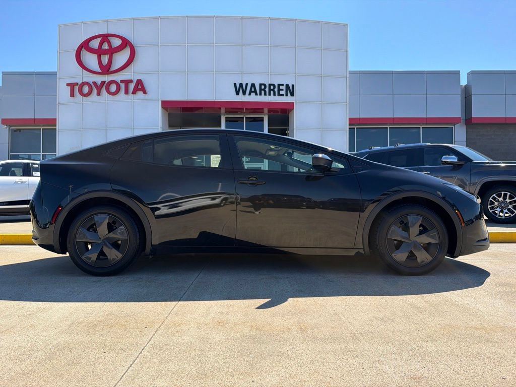 Used 2025 Toyota Prius LE FWD image 3