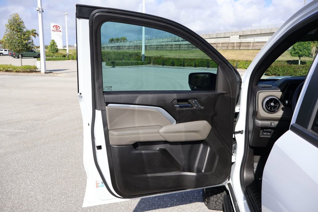 Used 2024 Chevrolet Colorado ZR2 w/ ZR2 Convenience Package III image 16