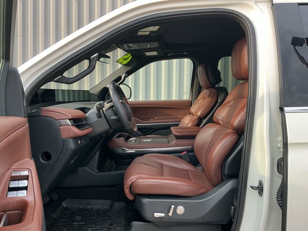 Used 2025 Lincoln Navigator L Reserve image 10