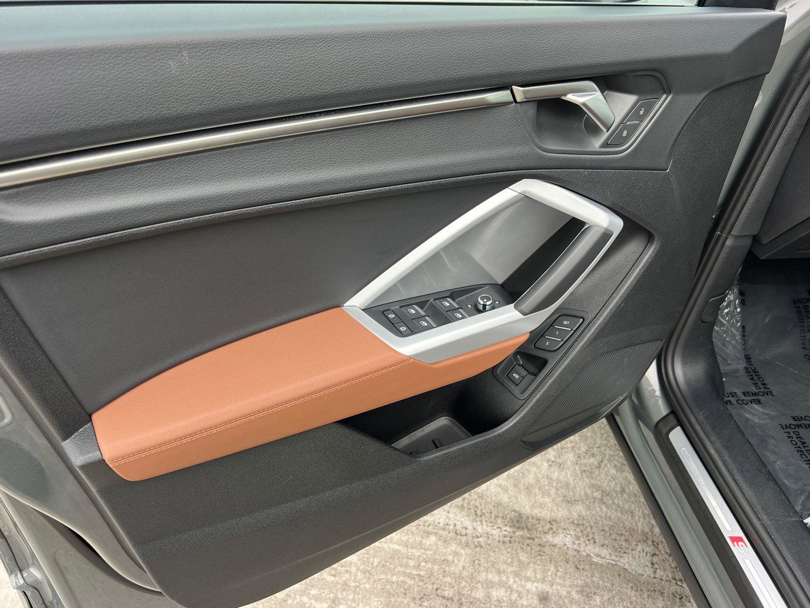 Certified 2025 Audi Q3 2.0T Premium w/ Convenience Package AWD/4WD image 10