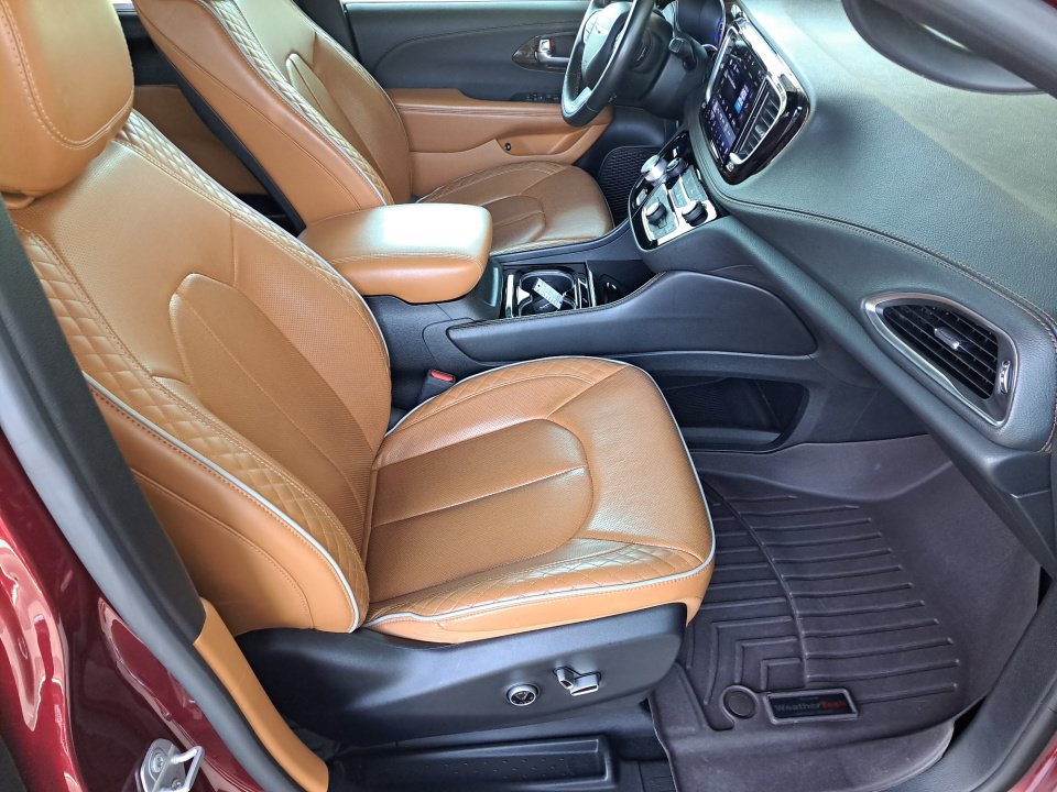 Used 2021 Chrysler Pacifica Pinnacle FWD image 18