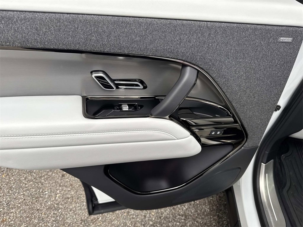 Used 2023 Land Rover Range Rover Sport SE image 13