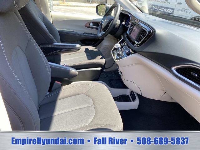 Used 2023 Chrysler Voyager LX FWD image 20
