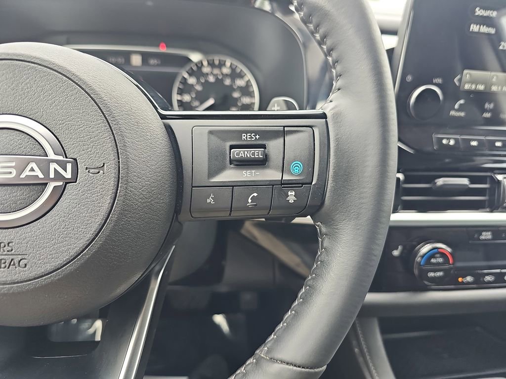 Used 2025 Nissan Pathfinder SL w/ SL Premium Package FWD image 24