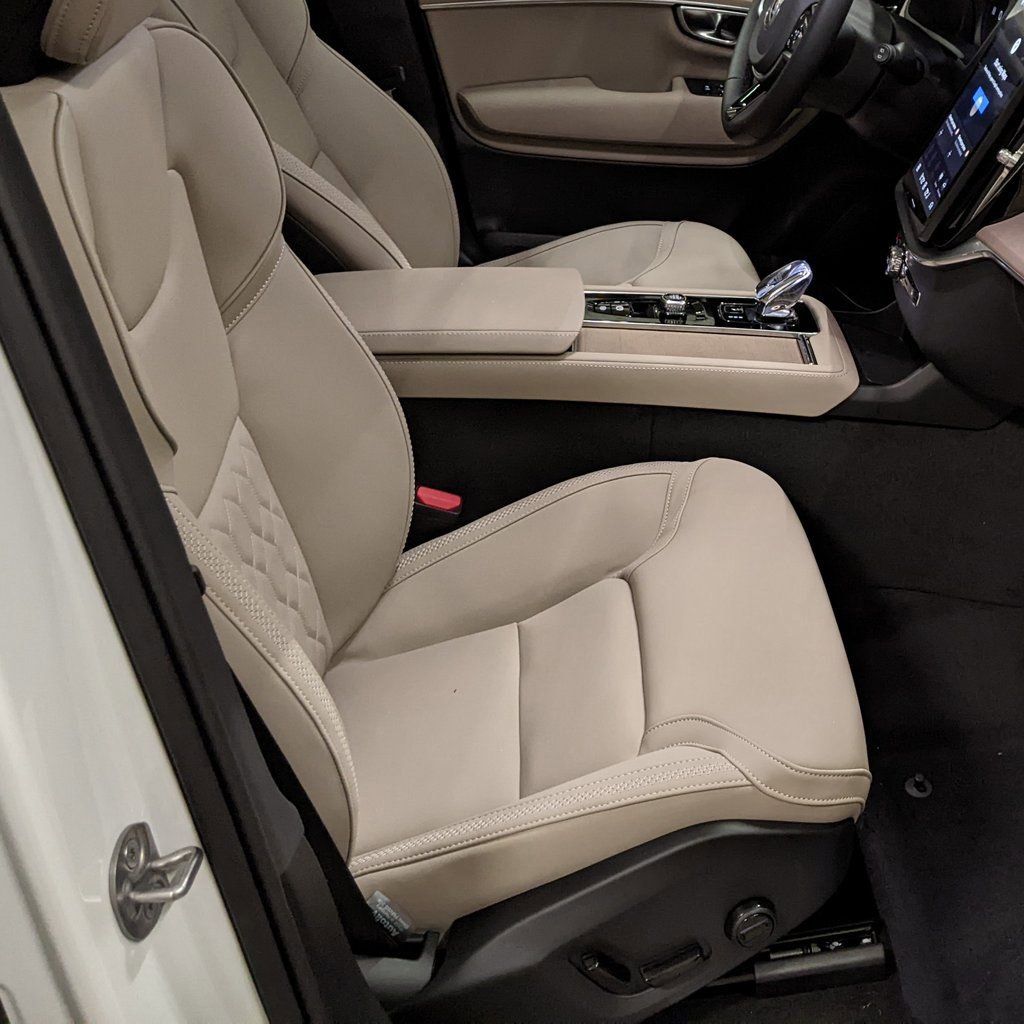 New 2026 Volvo XC90 B6 Plus w/ Protection Package Premier image 25