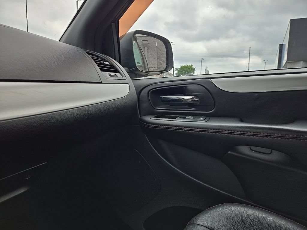 Used 2015 Dodge Grand Caravan R/T w/ Driver Convenience Group FWD image 22