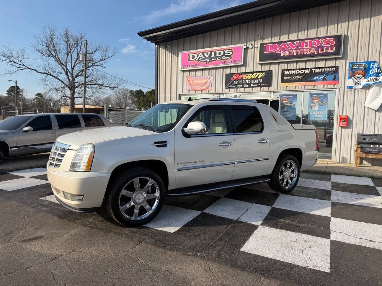Used 2008 Cadillac Escalade EXT image 2