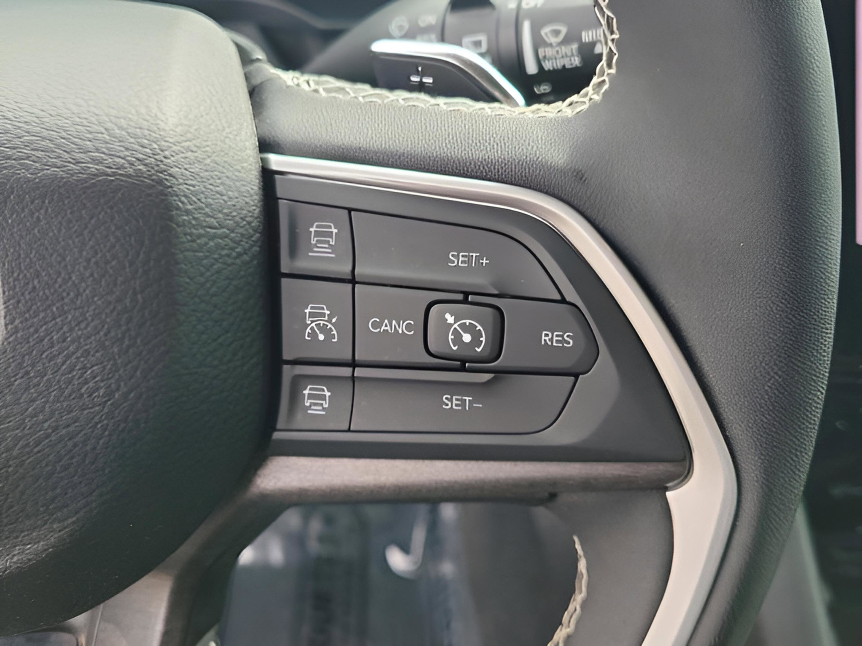 Used 2023 Jeep Grand Cherokee L Limited w/ Luxury Tech Group II image 19