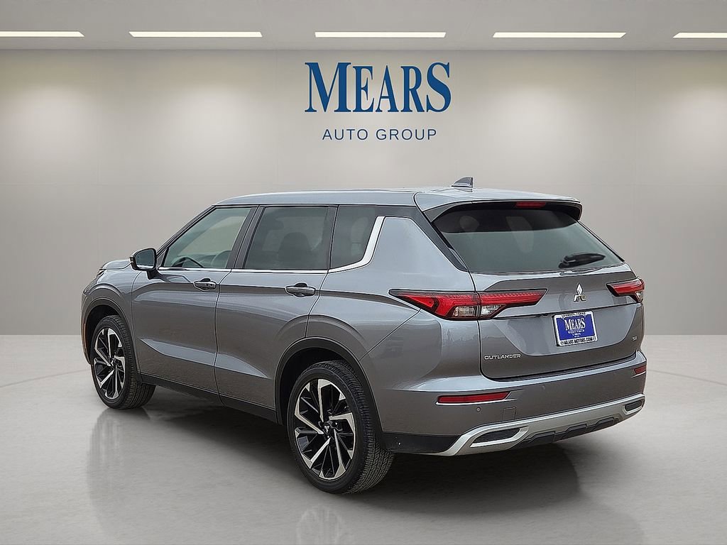 Used 2024 Mitsubishi Outlander SE AWD/4WD image 3