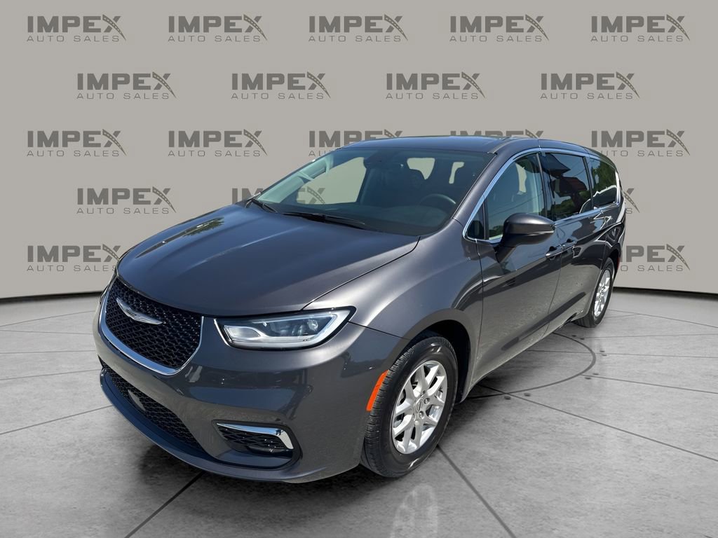 Used 2023 Chrysler Pacifica Touring-L image 1